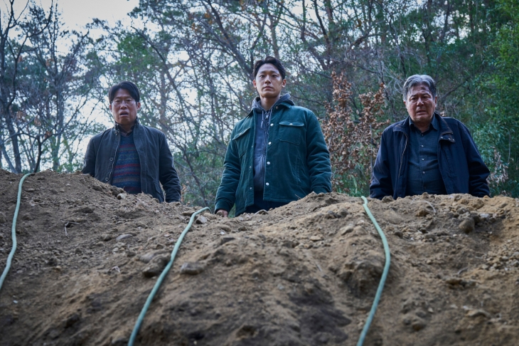 A scene from "Exhuma," starring (from left) Yoo Hae-jin, Lee Do-hyun and Choi Min-sik (Showbox)