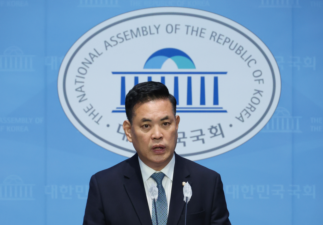 박영순 더불어민주당 의원이 21일 국회 소통관에서 공천 관련 기자회견을 하고 있다. [연합]
