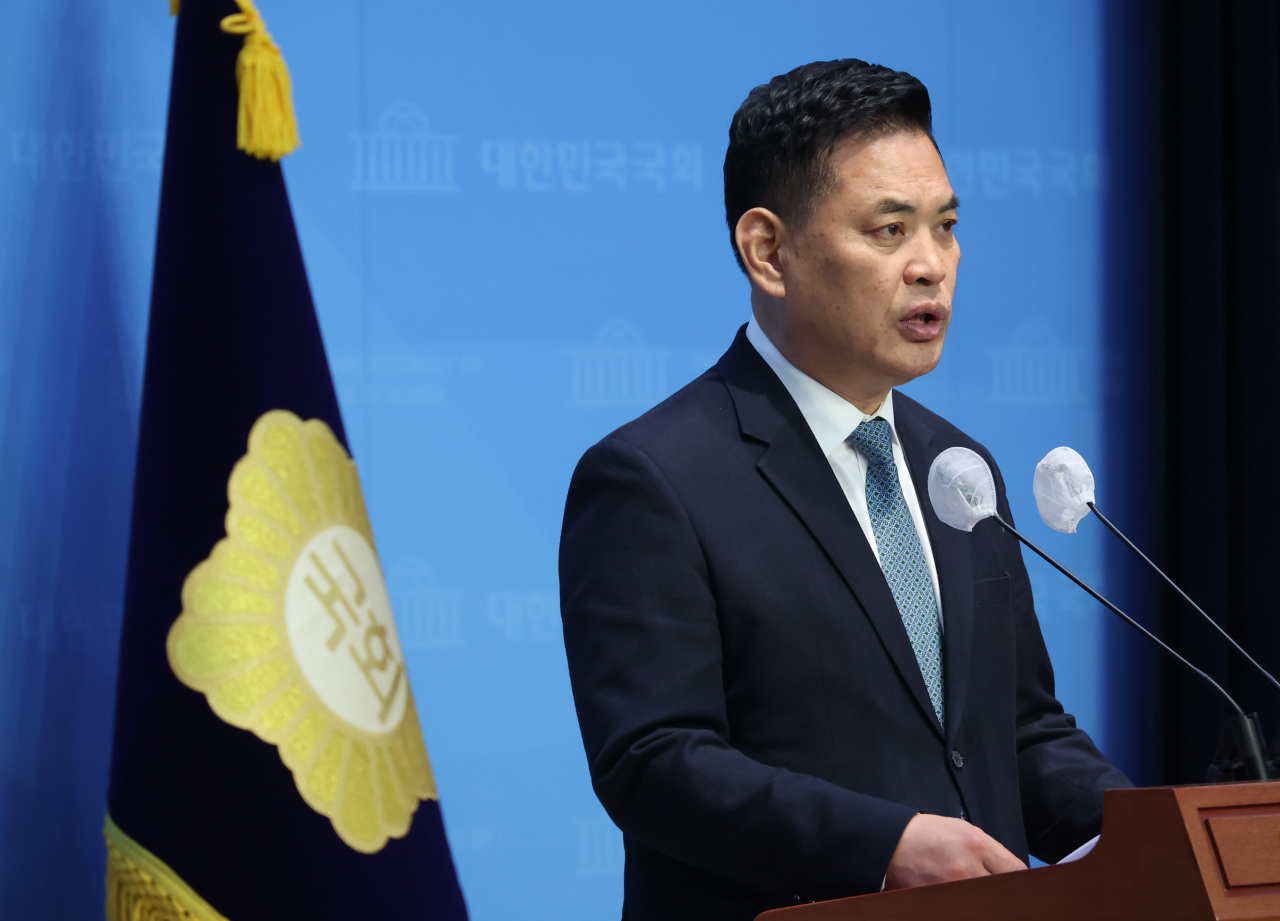 박영순 더불어민주당 의원이 21일 국회 소통관에서 공천 관련 기자회견을 하고 있다. [연합]