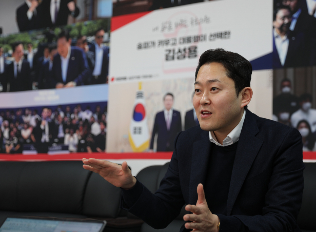 김성용 국민의힘 송파병 예비후보가 지난 16일 서울 송파구 거여동 선거사무소에서 헤럴드경제와 인터뷰를 하고 있다.