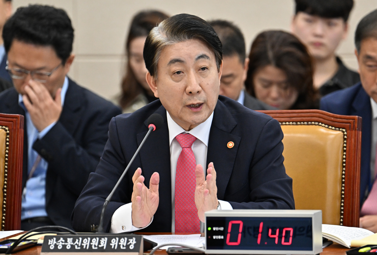 이동관 방송통신위원회 위원장이 지난해 10월 10일 서울 여의도 국회에서 열린 과학기술정보방송통신위원회 국정감사에 참석해 발언하고 있다. 임세준 기자