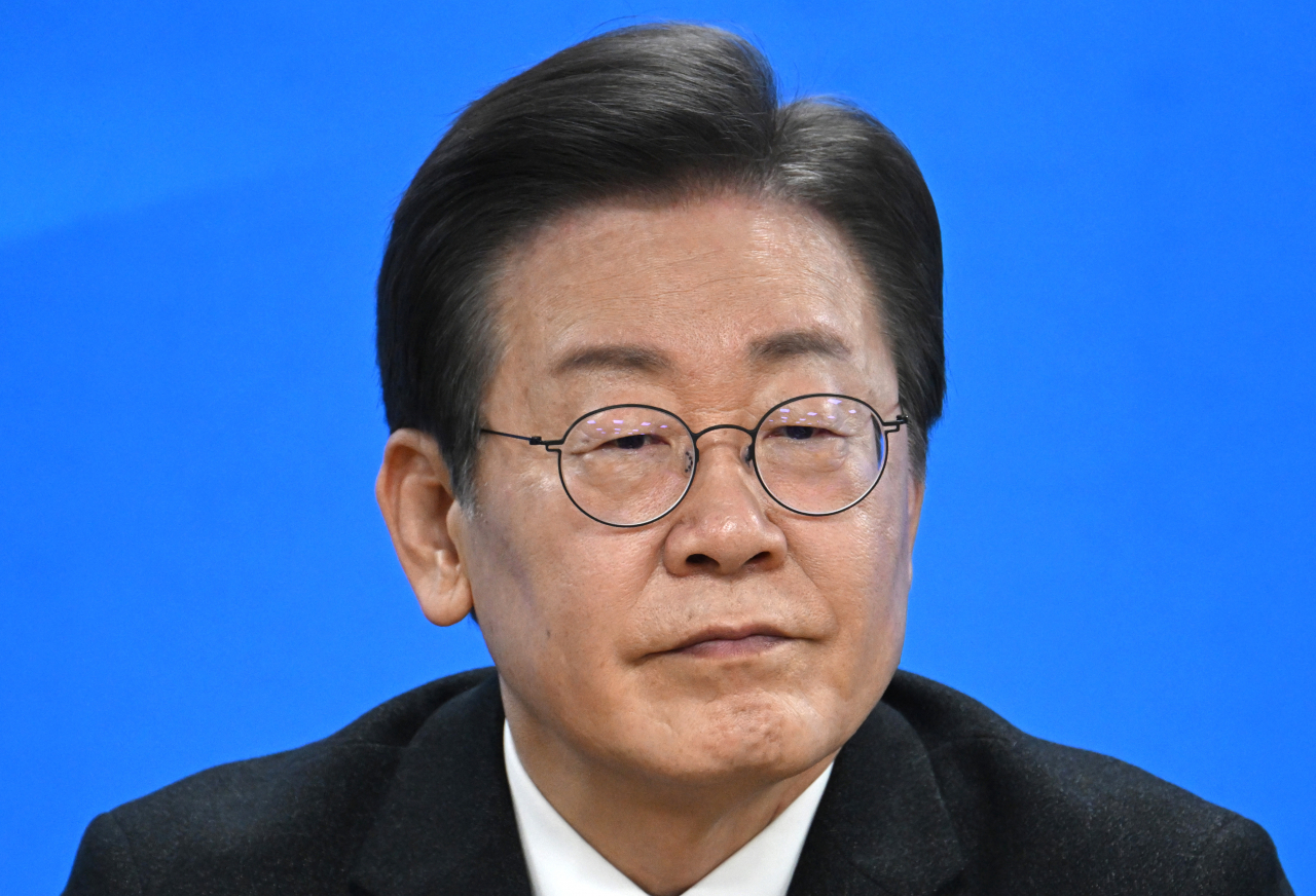 이재명 더불어민주당 대표가 23일 서울 여의도 중앙당사에서 열린 최고위원회의에 참석한 가운데 회의 중 생각에 잠겨 있다. 임세준 기자