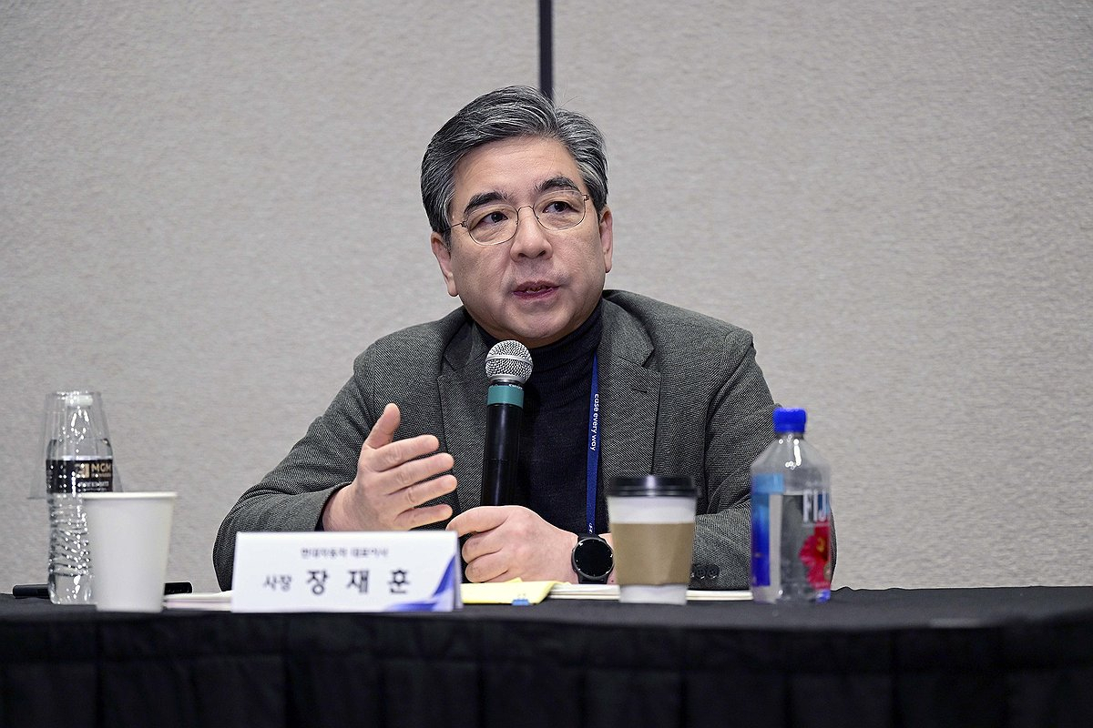 지난달 미국 라스베이거스에서 열린 CES2024에서 기자단 질문에 응답하고 있는 장재훈 현대차 사장. [연합]