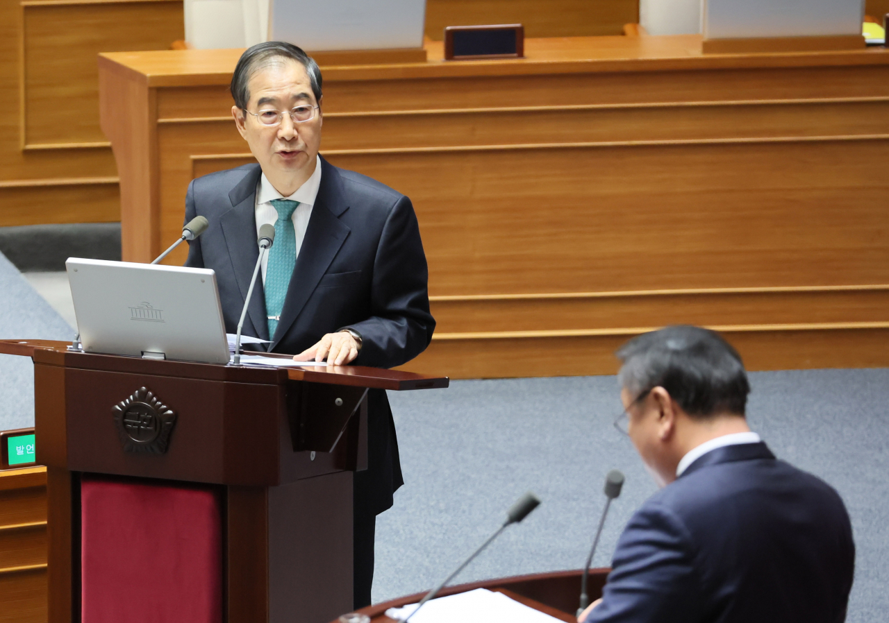 한덕수 국무총리가 23일 국회 본회의 대정부질문에서 더불어민주당 김태년 의원의 질문에 답변하고 있다. [연합]