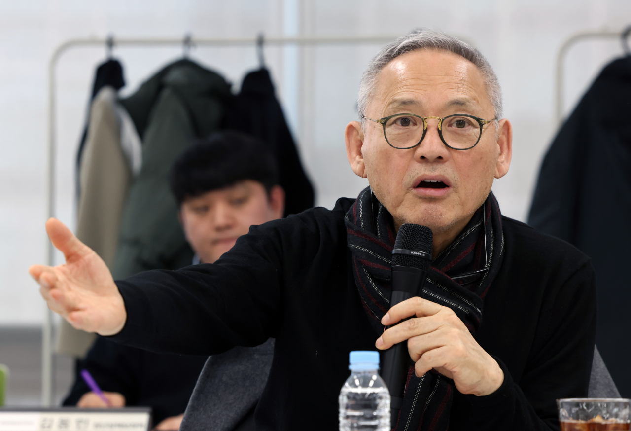 유인촌 문화체육관광부 장관이 23일 서울 마포구 한국문화예술교육진흥원에서 열린 2024 한국문화예술교육진흥원 업무보고에서 모두발언을 하고 있다. [연합]