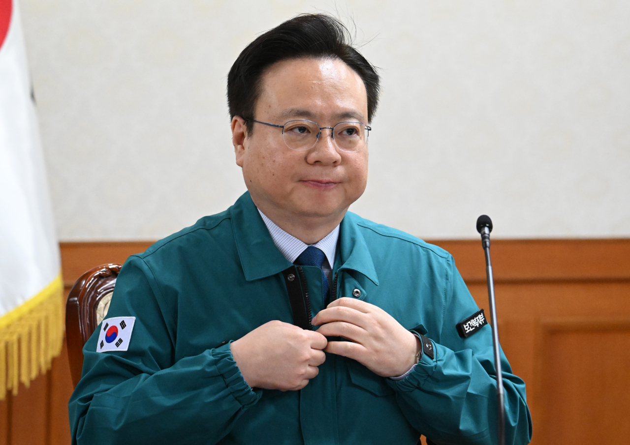국내 5대 대형병원(서울대·서울아산·세브란스·삼성서울·서울성모병원) 전공의들이 집단 사직을 예고한 19일 오전 조규홍 보건복지부 장관이 서울 종로구 정부서울청사에서 열린 의사집단행동 대응 관계장관회의에 참석하고 있다. 임세준 기자