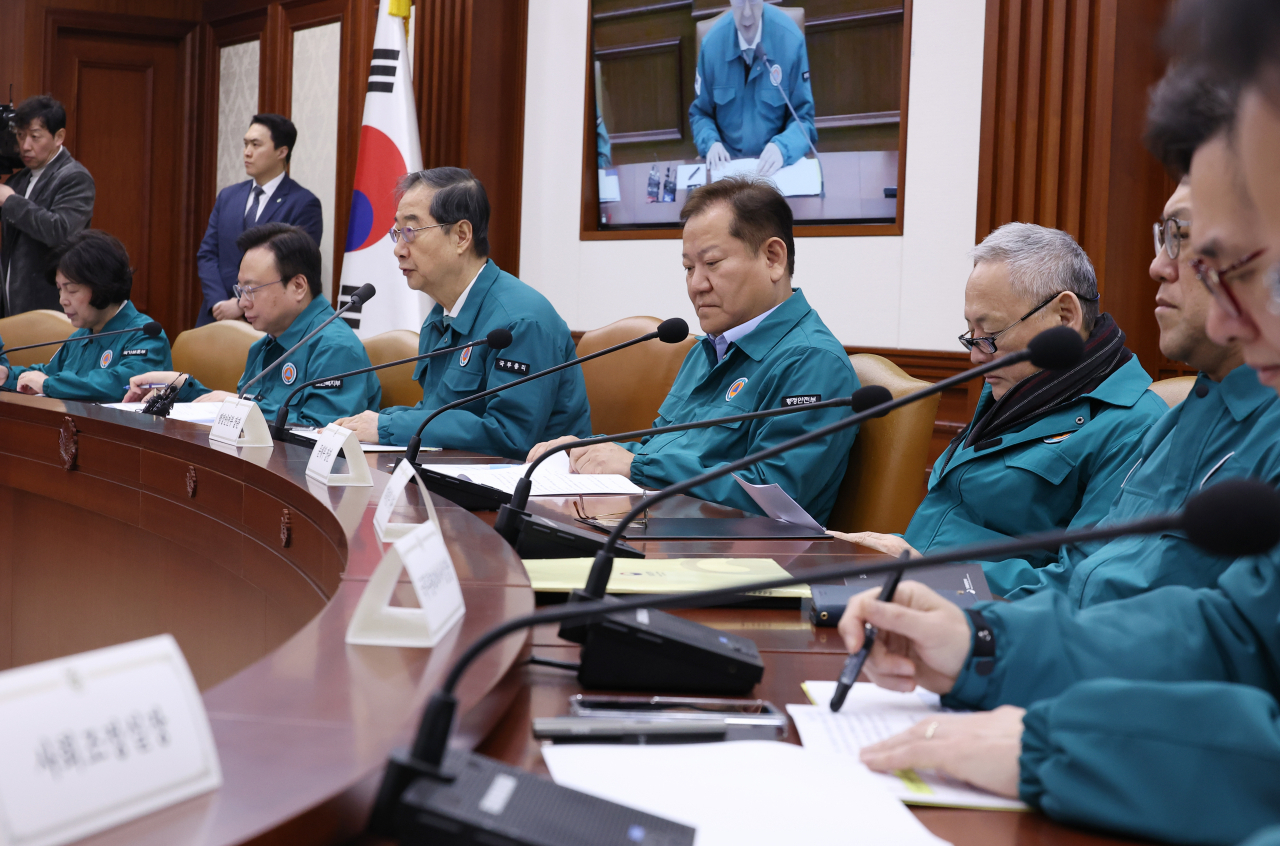 한덕수 국무총리가 23일 오전 서울 종로구 정부서울청사에서 열린 의사 집단행동 중앙재난안전대책본부 회의에서 전공의들의 업무 복귀 관련 발언을 하고 있다. [연합]