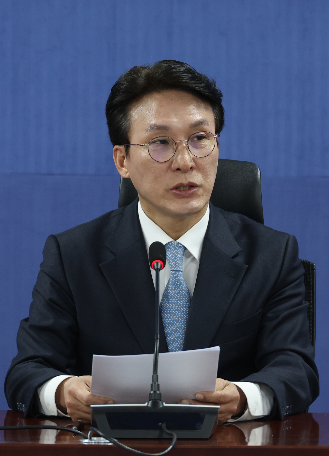 김민석 더불어민주당 총선 상황실장이 25일 국회 의원회관에서 열린 기자간담회에서 발언하고 있다. [연합]