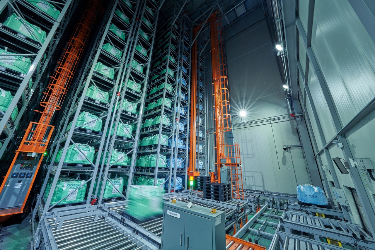 A bag containing cathode production materials is moved at the automated warehouse inside Posco Future M‘s cathode plant. (Posco Future M)