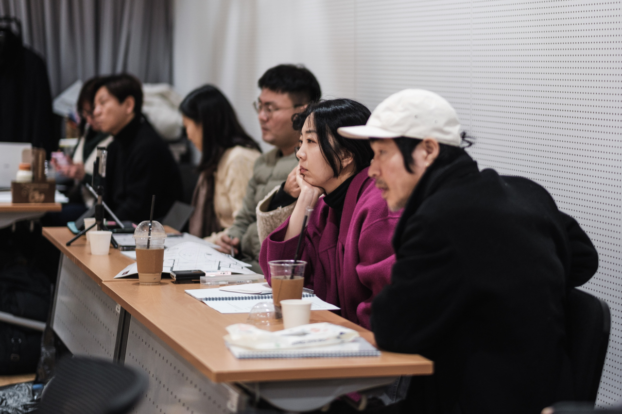 Director Kim Si-hwa (second from right) watches a rehearsal for “Salome.” (Arts Council Korea)