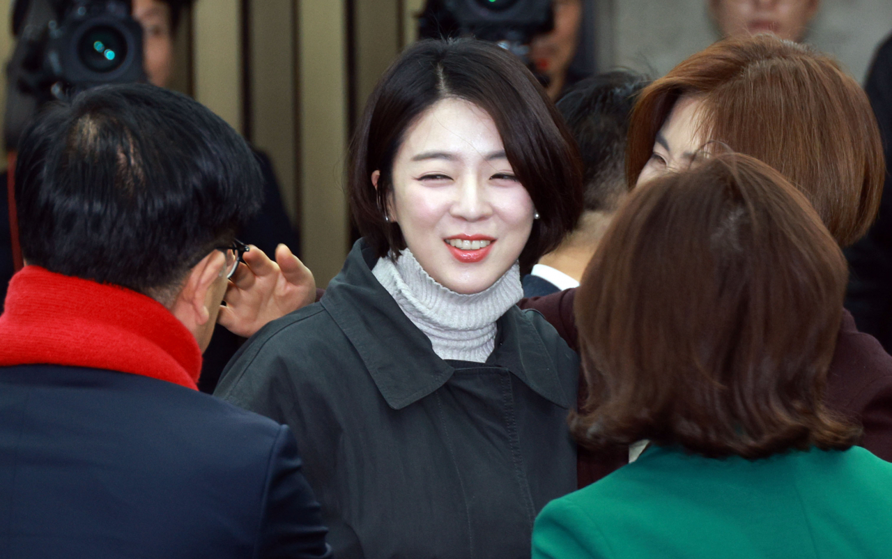 배현진 국민의힘 의원이 19일 국회에서 열린 국민의힘 의원총회에 참석하고 있다. [연합]