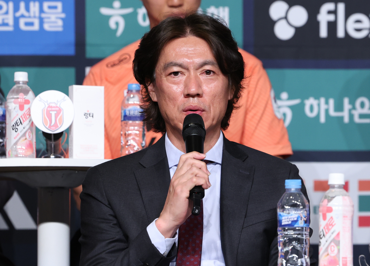 홍명보 울산 HD 감독이 26일 오전 서울 중구 플라자호텔에서 열린 2024 K리그 개막 미디어데이 행사에서 이번 시즌 출사표를 던지고 있다. [연합]