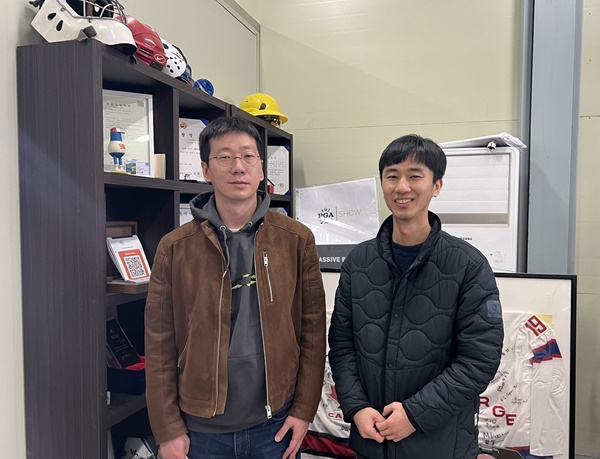 매시브랩 양경선 대표(사진 왼쪽)와 오세규 팀장.