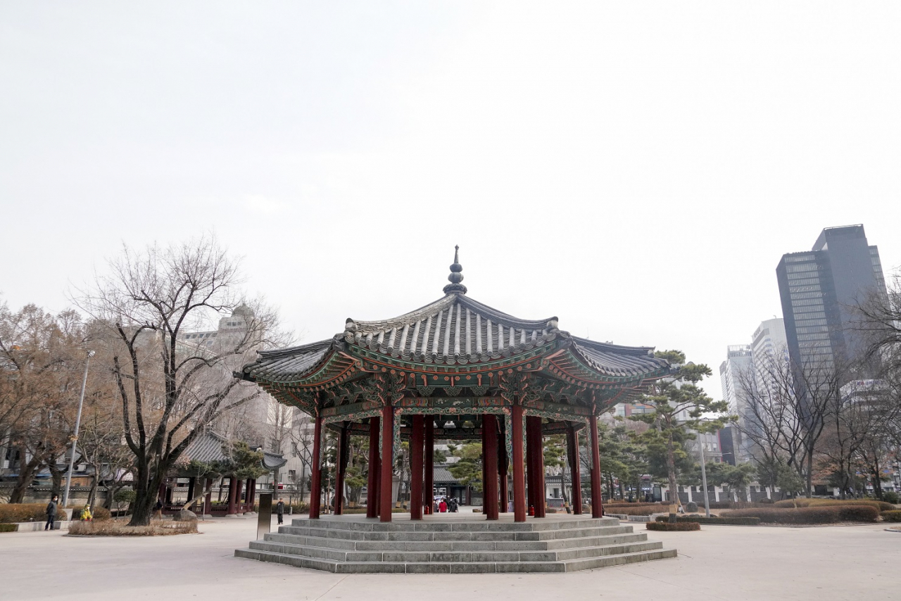 서울 종로구는 올해 탑골공원에서 열릴 3.1절 105주년 기념식에서 탑골공원 개선사업을 선포한다고 27일 밝혔다. 사진은 독립선언서가 낭독된 탑골공원의 팔각정.[종로구 제공]