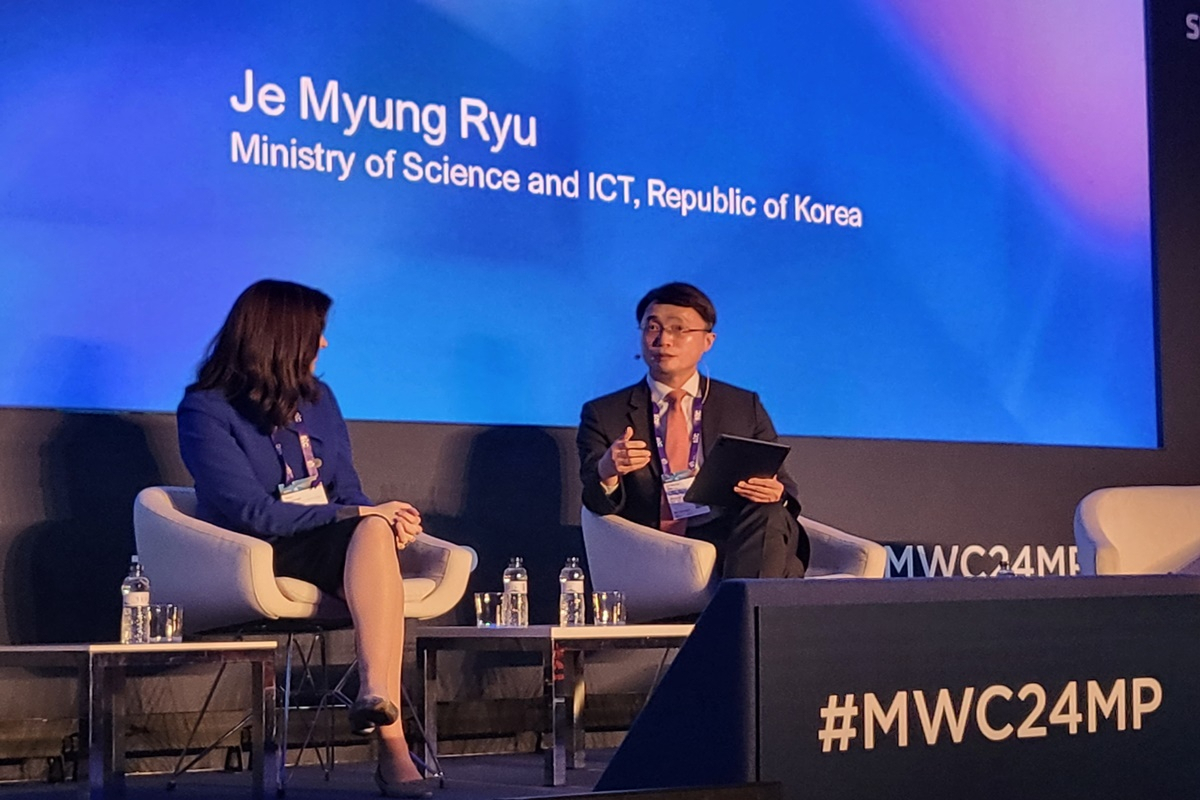 26일(현지시간) 스페인 바로셀로나에서 열린 MWC 2024 세션에서 류제명 과학기술정보통신부 네트워크정책실장이 발언하고 있다. [과학기술정보통신부 제공]