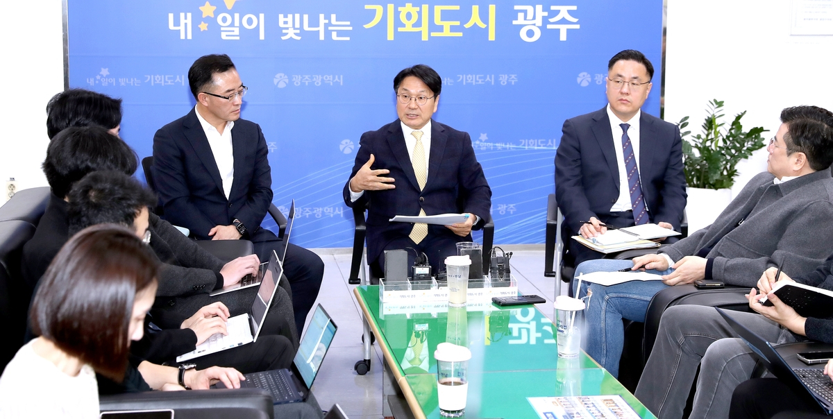 차담회하는 강기정 광주시장[광주시 제공]