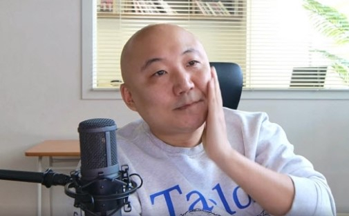 웹툰작가 주호민. [네이버 치지직]