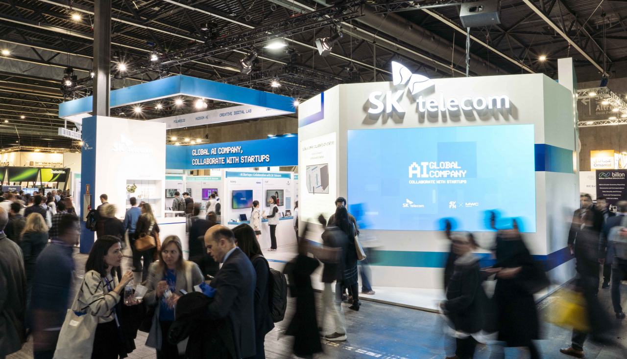SK텔레콤은 MWC24의 부대행사인 4YFN(4 Years from Now)에서 ‘Global AI Company, Collaborate with Startups’를 슬로건으로 글로벌 진출을 희망하는 15개의 AI 스타트업의 혁신 아이디어와 기술을 전 세계에 선보였다. [SK텔레콤 제공]