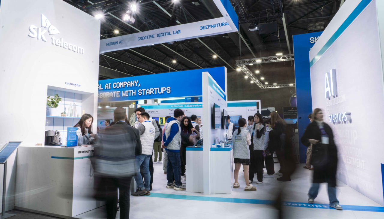 SK텔레콤은 MWC24의 부대행사인 4YFN(4 Years from Now)에서 ‘Global AI Company, Collaborate with Startups’를 슬로건으로 글로벌 진출을 희망하는 15개의 AI 스타트업의 혁신 아이디어와 기술을 전 세계에 선보였다. [SK텔레콤 제공]
