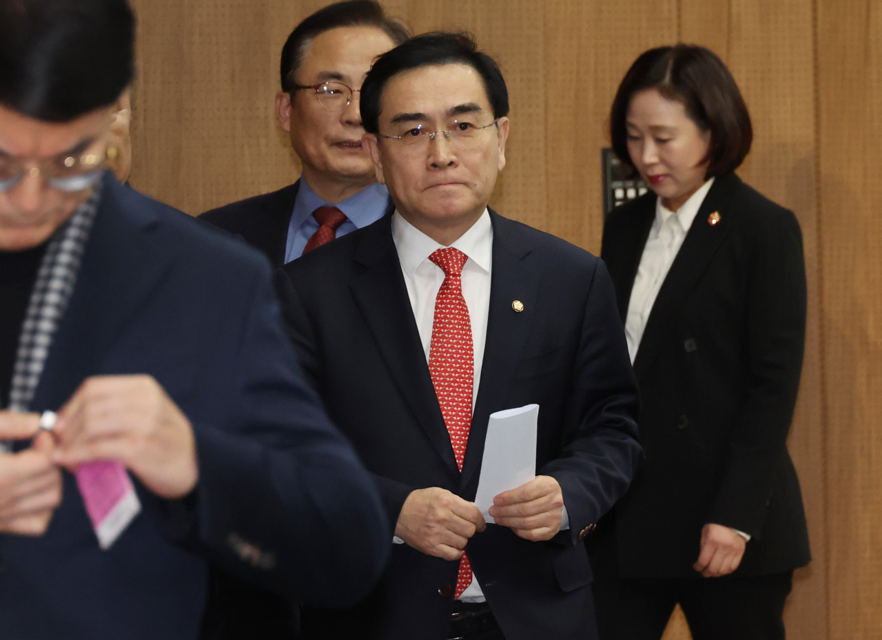 국민의힘 태영호 의원이 지난 2월 국회에서 총선 출마 선언을 마치고 퇴장하고 있다. [연합]