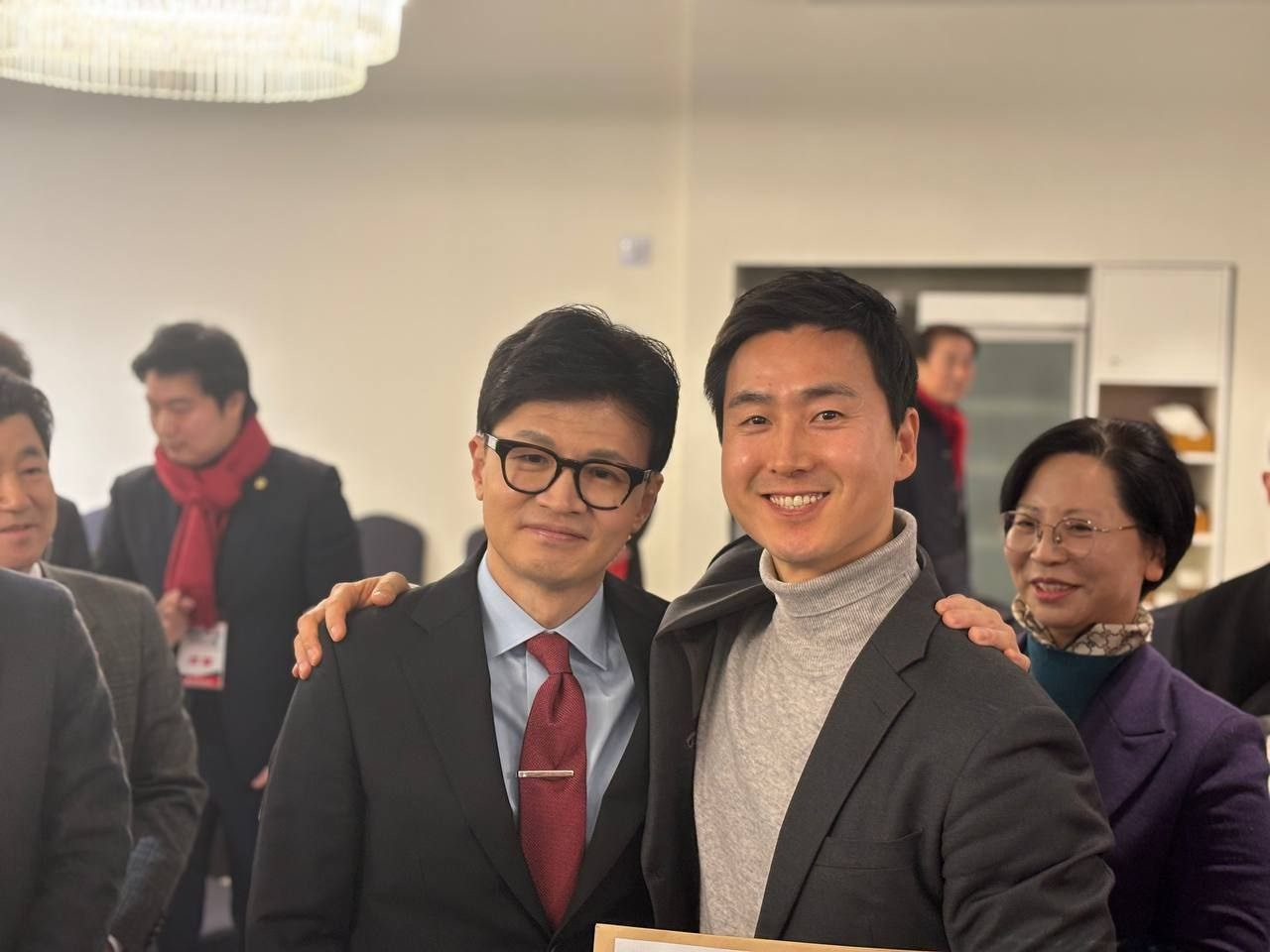 한동훈 국민의힘 비상대책위원장과 김기흥 예비후보. [김기흥 캠프 제공]