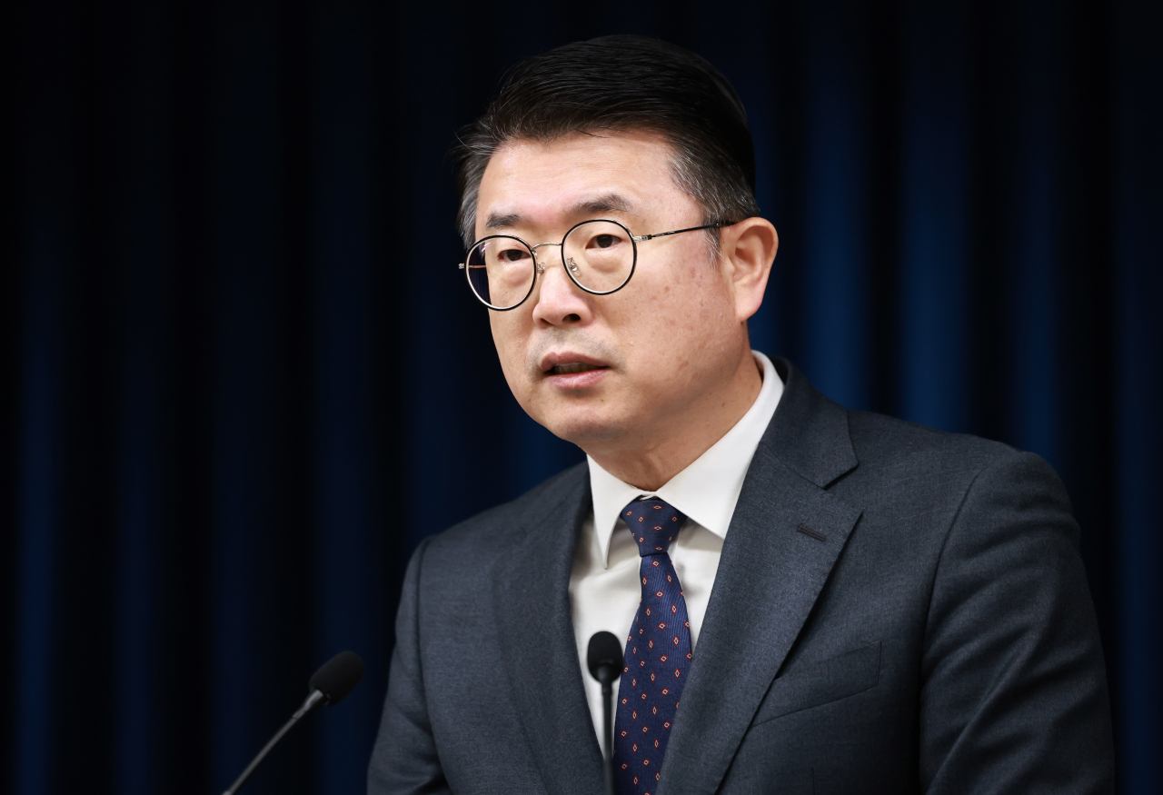 장상윤 대통령실 사회수석이 28일 서울 용산 대통령실 청사에서 교육발전특구 시범지역 1차 지정 관련 브리핑을 하고 있다. [연합]