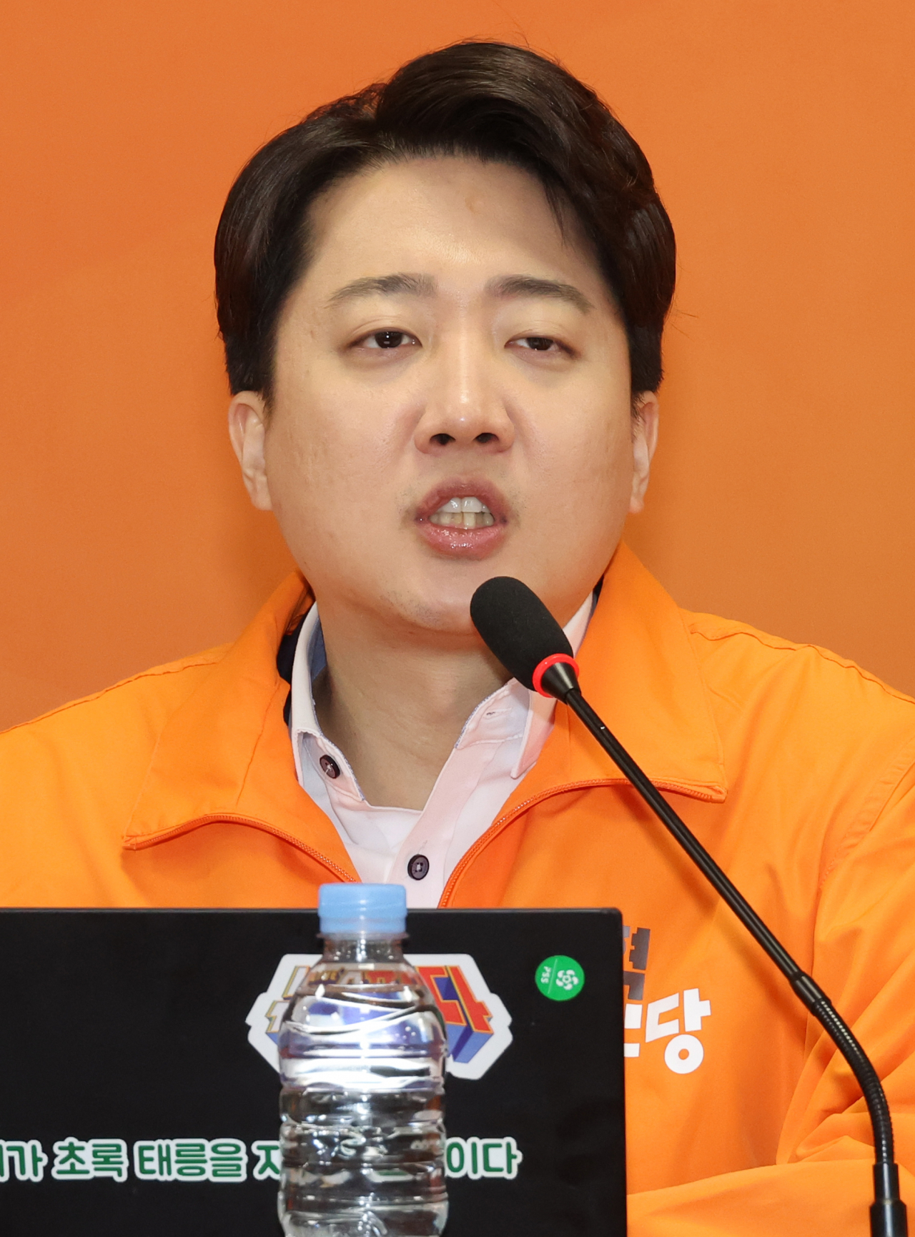 이준석 개혁신당 대표가 28일 국회에서 최고위원회의를 하고 있다. [연합]