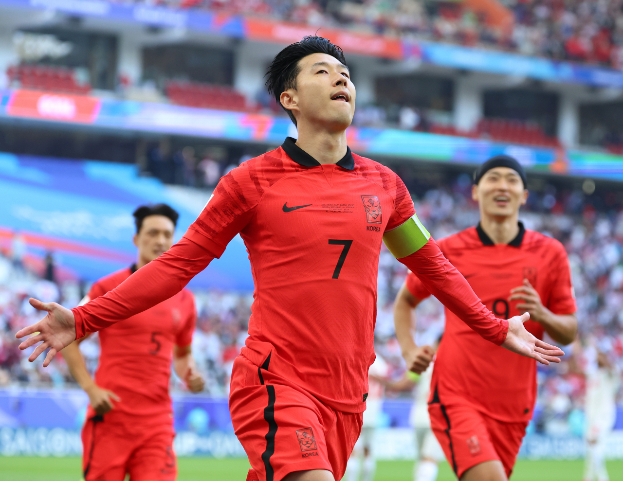 지난달 20일(현지시간) 카타르 도하 앗 수마마 스타디움에서 열린 2023 아시아 축구연맹(AFC) 카타르 아시안컵 조별 리그 E조 2차전 요르단과 한국의 경기 에서 전반 손흥민이 페널티킥을 성공시 킨 뒤 세리머니를 하고 있다. [연합]