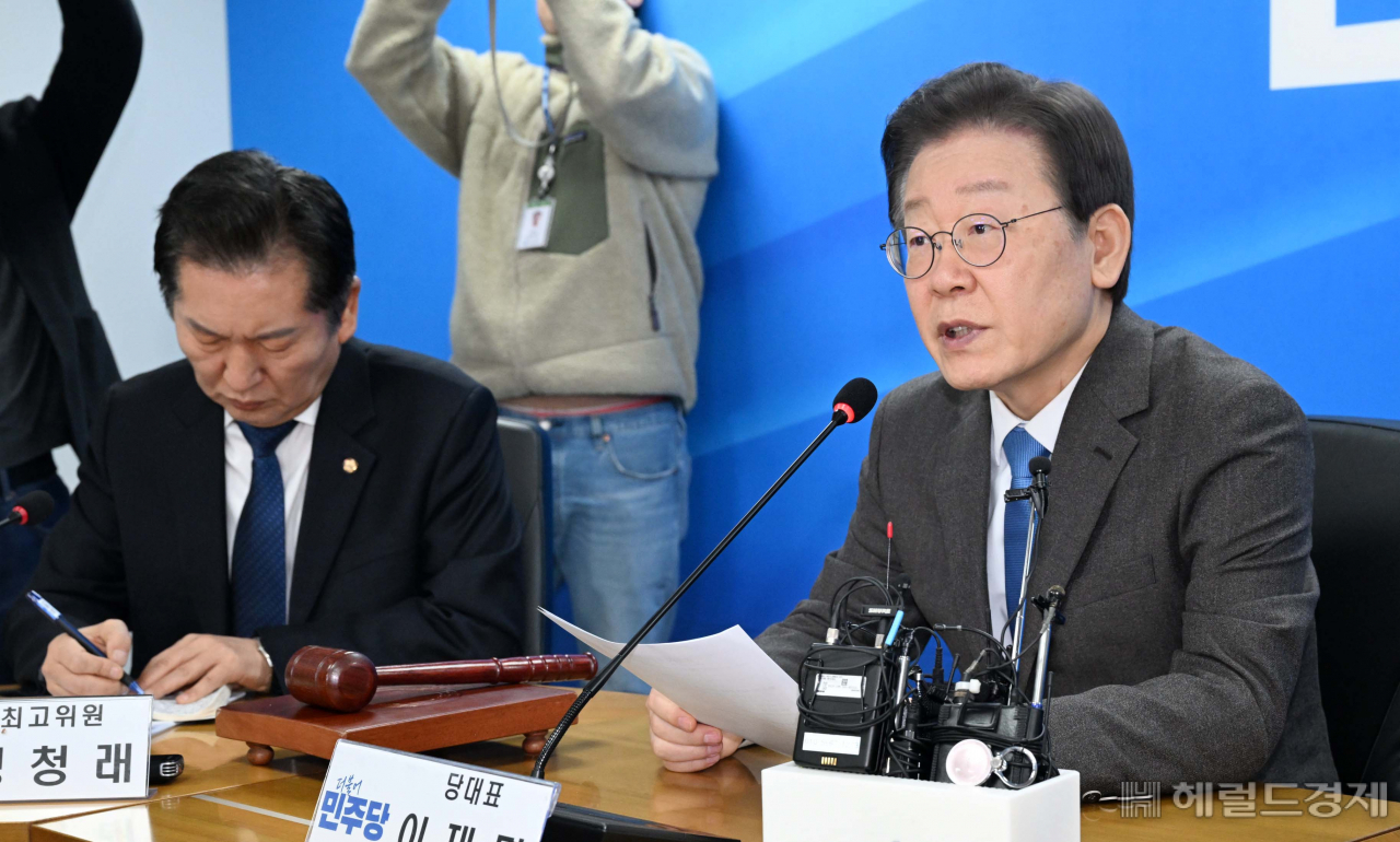 이재명 더불어민주당 대표가 28일 오전 서울 여의도 중앙당사에서 열린 최고위원회의에 참석해 모두발언을 하고 있다. 임세준 기자
