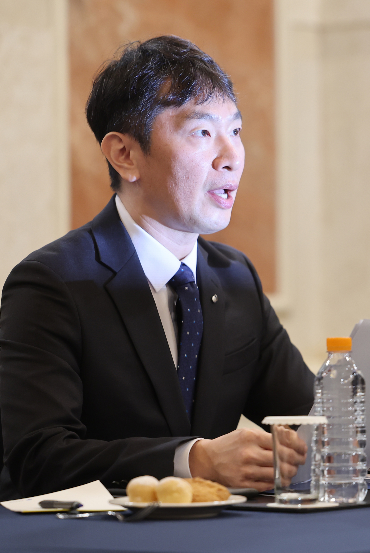 이복현 금융감독원장이 28일 오전 서울 여의도 켄싱턴호텔에서 열린 연구기관장과의 간담회에서 발언하고 있다. [연합]