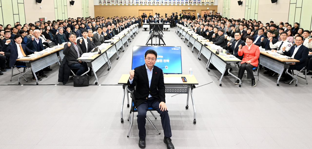 지난달 30일 열린 경북도의 민간이 주도하는지역발전 전략을 위한 전문가와 함께하는 끝장토론 모습.[경북도 제공]