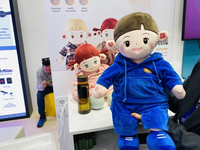 MWC 2024에 전시된 효돌의 AI 정서 치유 로봇 [연합]