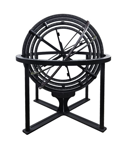 남병철 혼천의 복원 모델. 가장 큰 원 부분(지평권) 지름은 90cm, 전체 높이는 100.5cm이다.[한국천문연구원 제공]