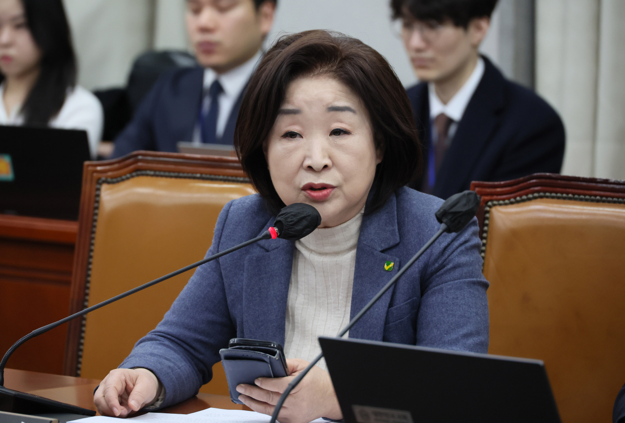29일 국회에서 열린 정치개혁특별위원회 전체회의에서 녹색정의당 심상정 의원이 선거구 획정안 여야 합의에 대한 비판 발언하고 있다. [연합]