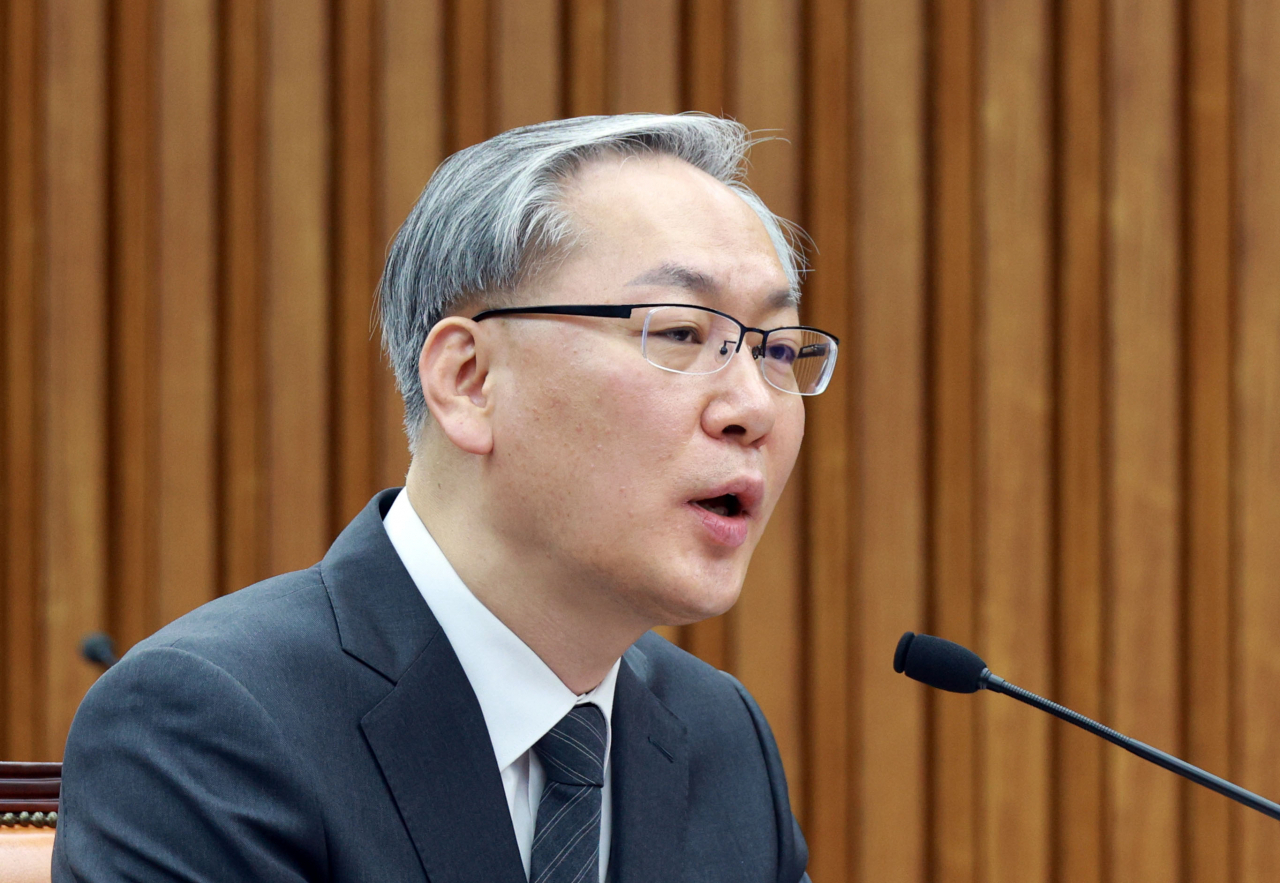 엄상필 대법관 후보자가 28일 국회에서 열린 인사청문회에서 의원 질의에 답하고 있다. [연합]
