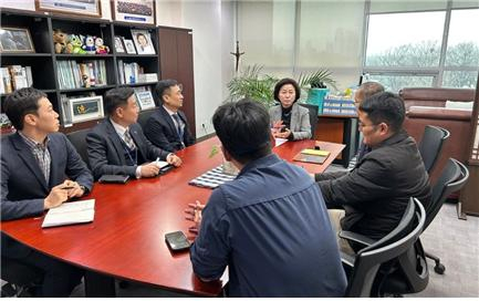 국회 국방위원회 소속 송옥주 더불어민주당 의원은 전날 국방부와 육군사관학교 관계자로부터 육사 내 독립운동가 흉상 철거 계획 추진 경과를 보고받았다며 흉상 철거 계획 백지화를 촉구했다고 1일 밝혔다. [송옥주 의원실 제공]