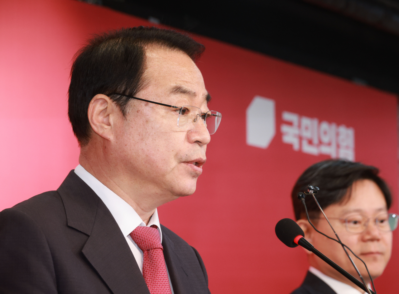국민의힘 정영환 공천관리위원장이 2일 서울 여의도 중앙당사에서 경선 지역 결과를 발표하고 있다. 연합뉴스