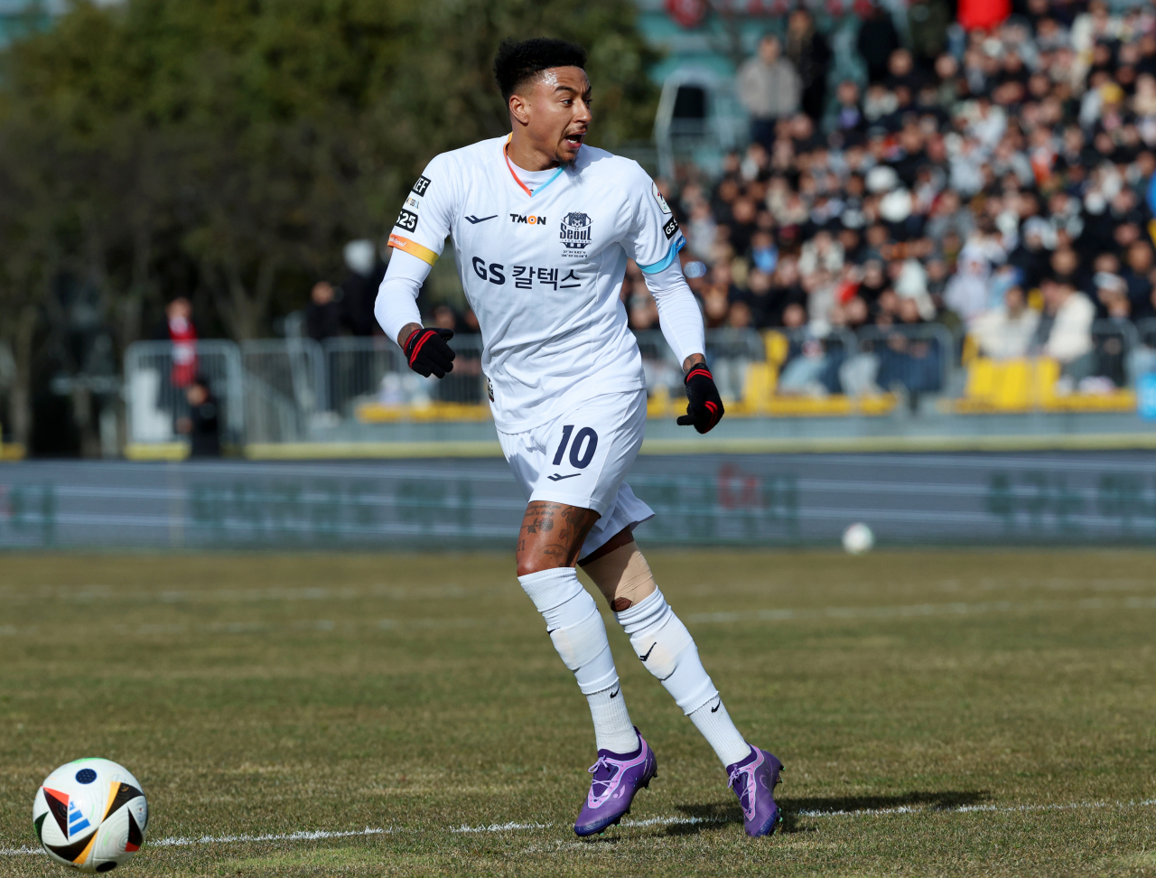 2일 광주축구전용구장에서 열린 프로축구 K리그1 광주FC와 FC서울의 경기. 서울 린가드가 후반전에 출전해 플레이하고 있다.[연합]