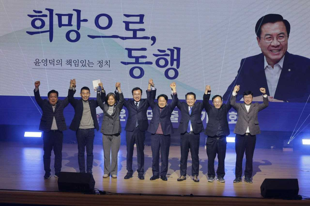 더불어민주당 윤영덕 국회의원(광주 동구남구갑)의 출판기념회가 지난 16일 광주대학교에서 열렸다.