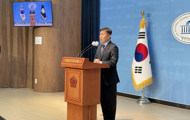'순천을' 서동용 국회의원이 3일 민주당의 전략공천 방침을 비판하고 재심 수용을 촉구하고 있다. [서 의원실 제공]