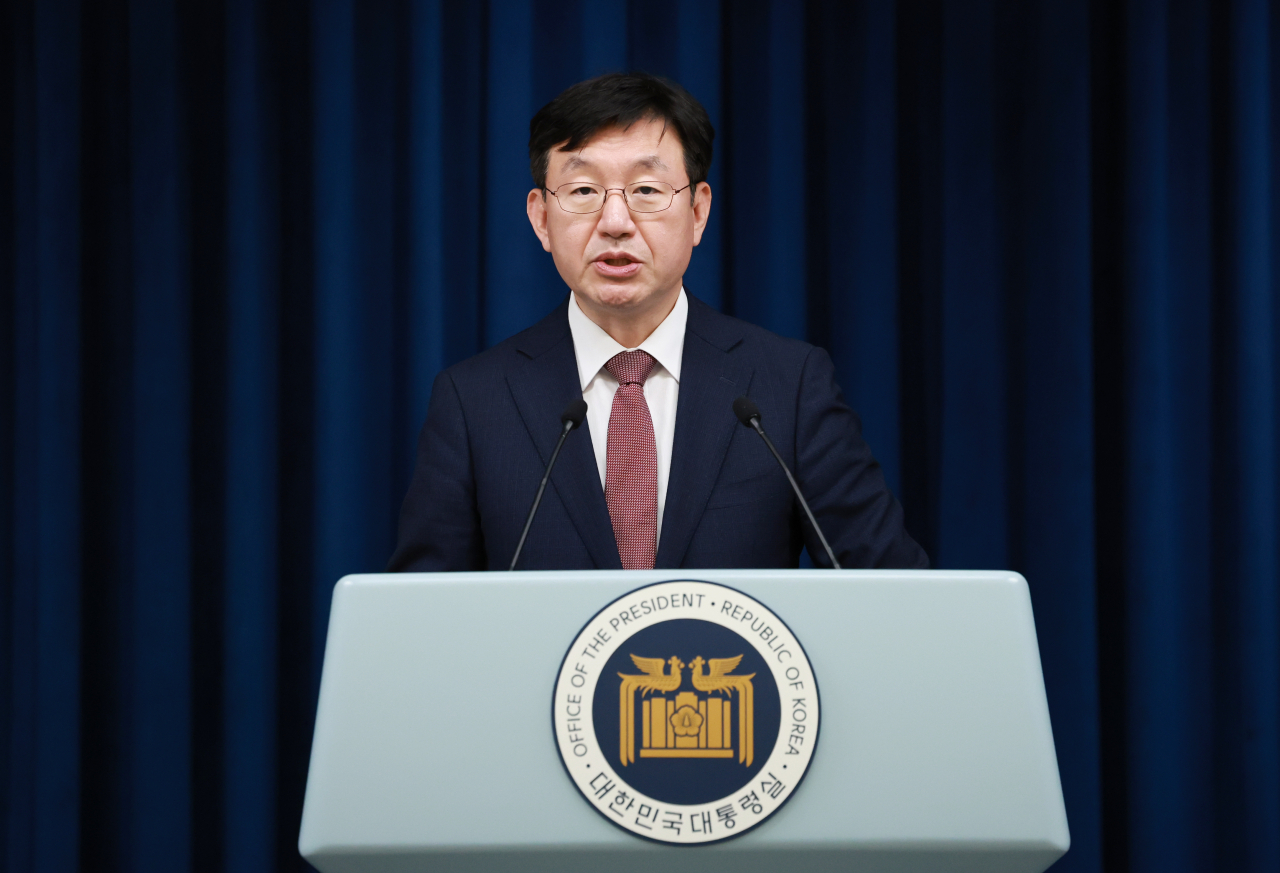 성태윤 대통령실 정책실장이 지난달 28일 서울 용산 대통령실 청사에서 브리핑을 하고 있다. [연합]