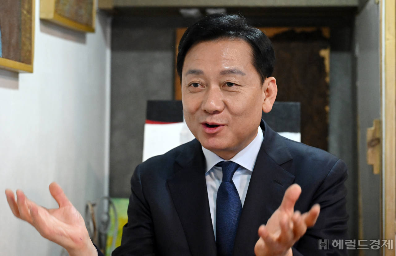 이광재 더불어민주당 분당갑 후보가 29일 오후 경기도 성남시 분당구 한 카페에서 헤럴드경제와 인터뷰를 하고 있다. 성남=이상섭 기자