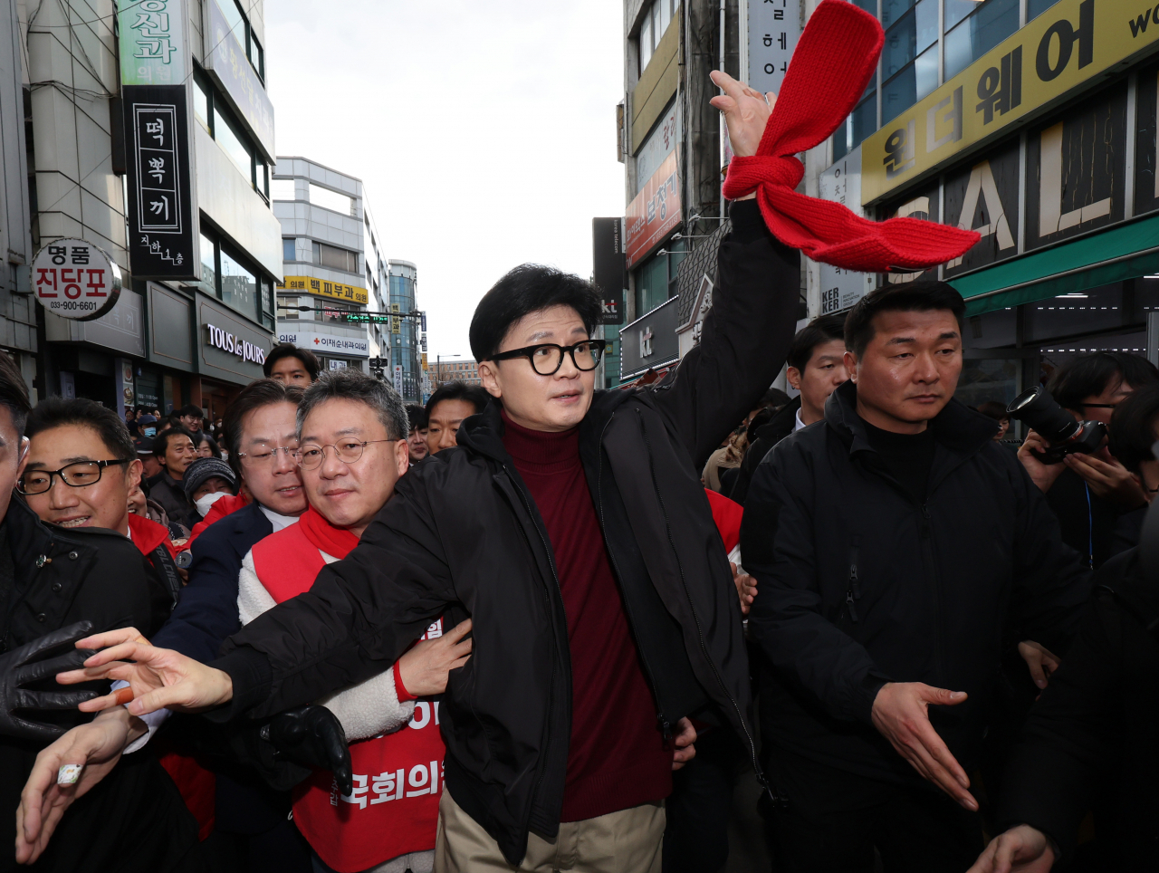 ‘지지층 결집’보단 외연 확장…한동훈, 결의대회 취소 후 동료시민 속으로[이런정치]