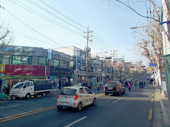 서울 금천구는 학교 통학로 안전과 도시미관 개선을 위해 208억원을 투입해 지중화사업을 실시한다고 4일 밝혔다.[금천구 제공]