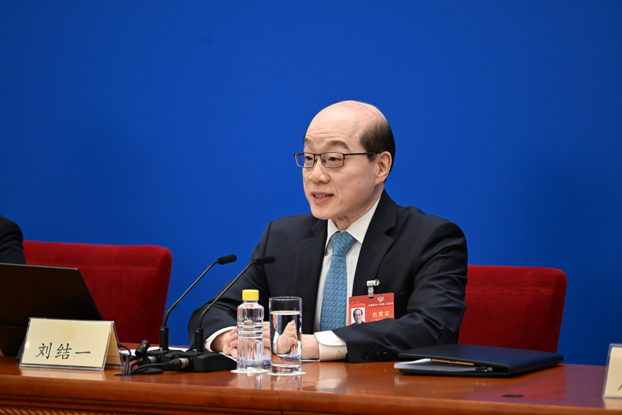 류제이 정협 14기 2차회의 부비서장 겸 대변인은 지난 3일 베이징 인민대회당에서 기자회견에서 “요 며칠 수많은 위원이 회의에 참가하기 위해 각지에서 왔고 모두 공통된 느낌을 받았다”며 “바로 춘제(春節·설) 연휴의 여행·소비가 왕성하다는 점”이라고 말했다. [AP]