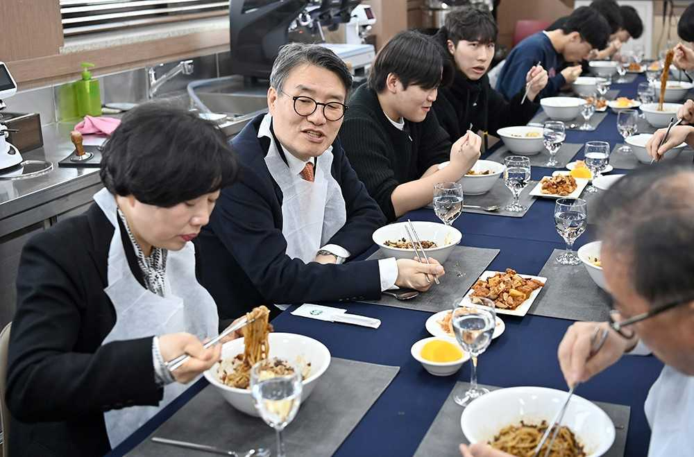 호남대 외식조리학과, 신입생들에게 ‘짜장파티’