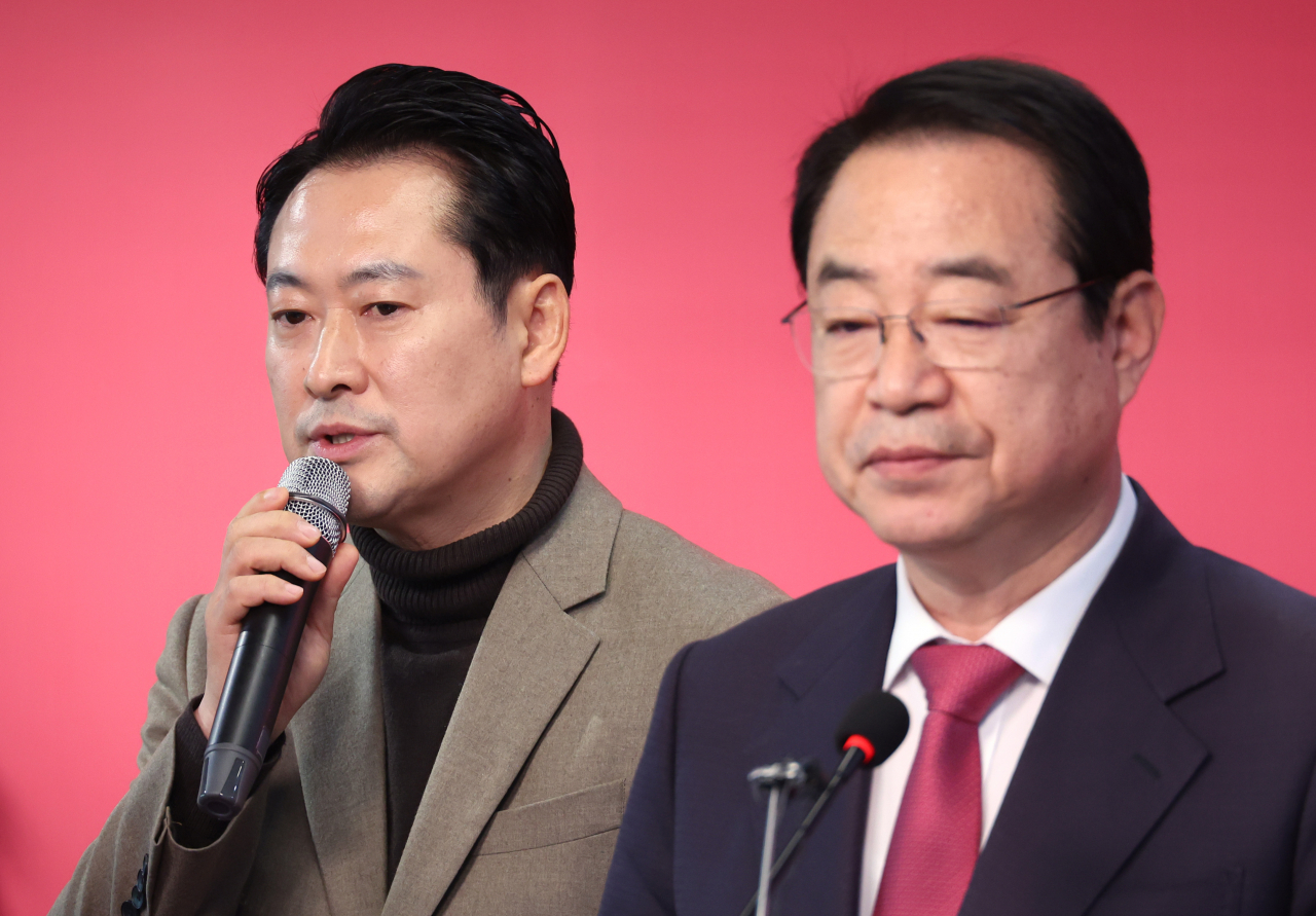 정영환 국민의힘 공천관리위원장(오른쪽)과 장동혁 사무총장이 지난달 26일 여의도 당사에서 회의결과를 발표하고 있다. [연합]