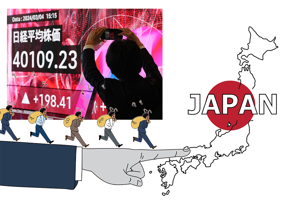 지난 4일 일본 도쿄(東京)에서 한 일본 시민이 역대 최초로 종가 기준 4만 선을 넘어선 닛케이(日經)225 평균주가(닛케이지수)가 나온 대형 화면을 스마트폰 카메라로 촬영 중이다. [EPA·게티이미지뱅크]