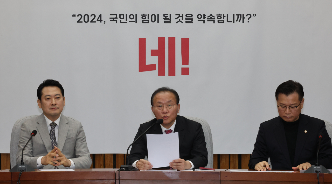 국민의힘 윤재옥 원내대표가 5일 국회에서 원내대책회의를 하고 있다.[연합]