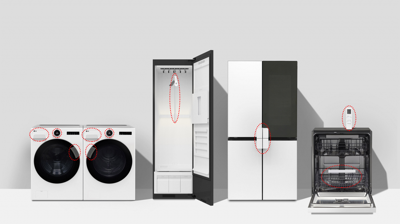 LG 컴포트 키트가 적용된 세탁기, 건조기, 스타일러, 냉장고, 식기세척기, 에어컨 리모컨(오른쪽 위). [LG전자 제공]